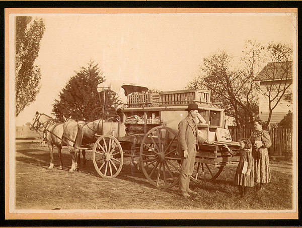 https://nationalcowboymuseum.org/old/drc/exhibits/hoofs-wheels/images/2001.063.jpg